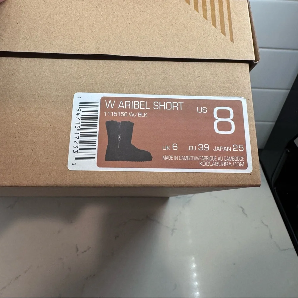 New Koolaburra by UGG Aribel short black suede boot womens size 8 zip side